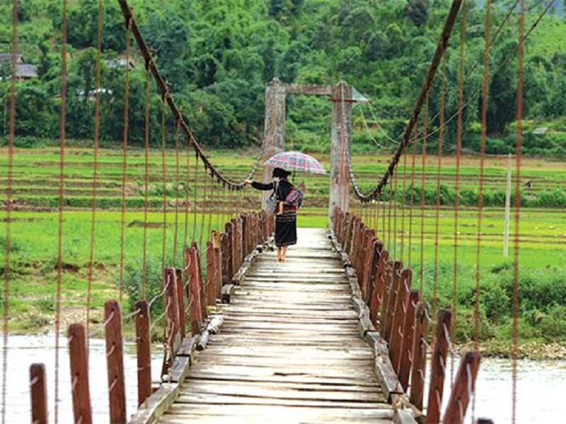 Vẻ đẹp dung dị của cây cầu bắc ngang qua dòng Nậm Mu